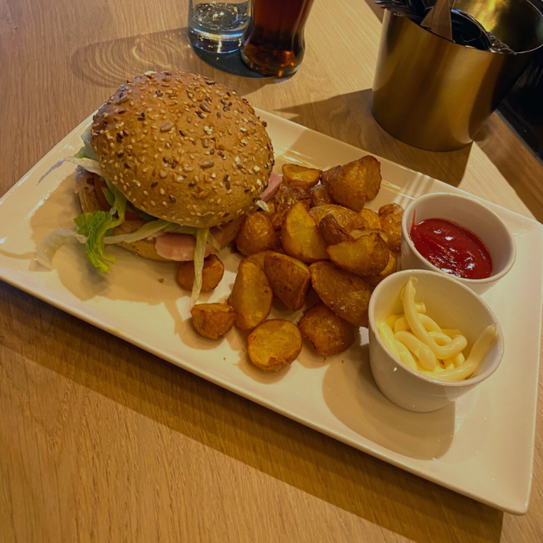 Friday Special 5/5/23: Scheve Zeven Burger